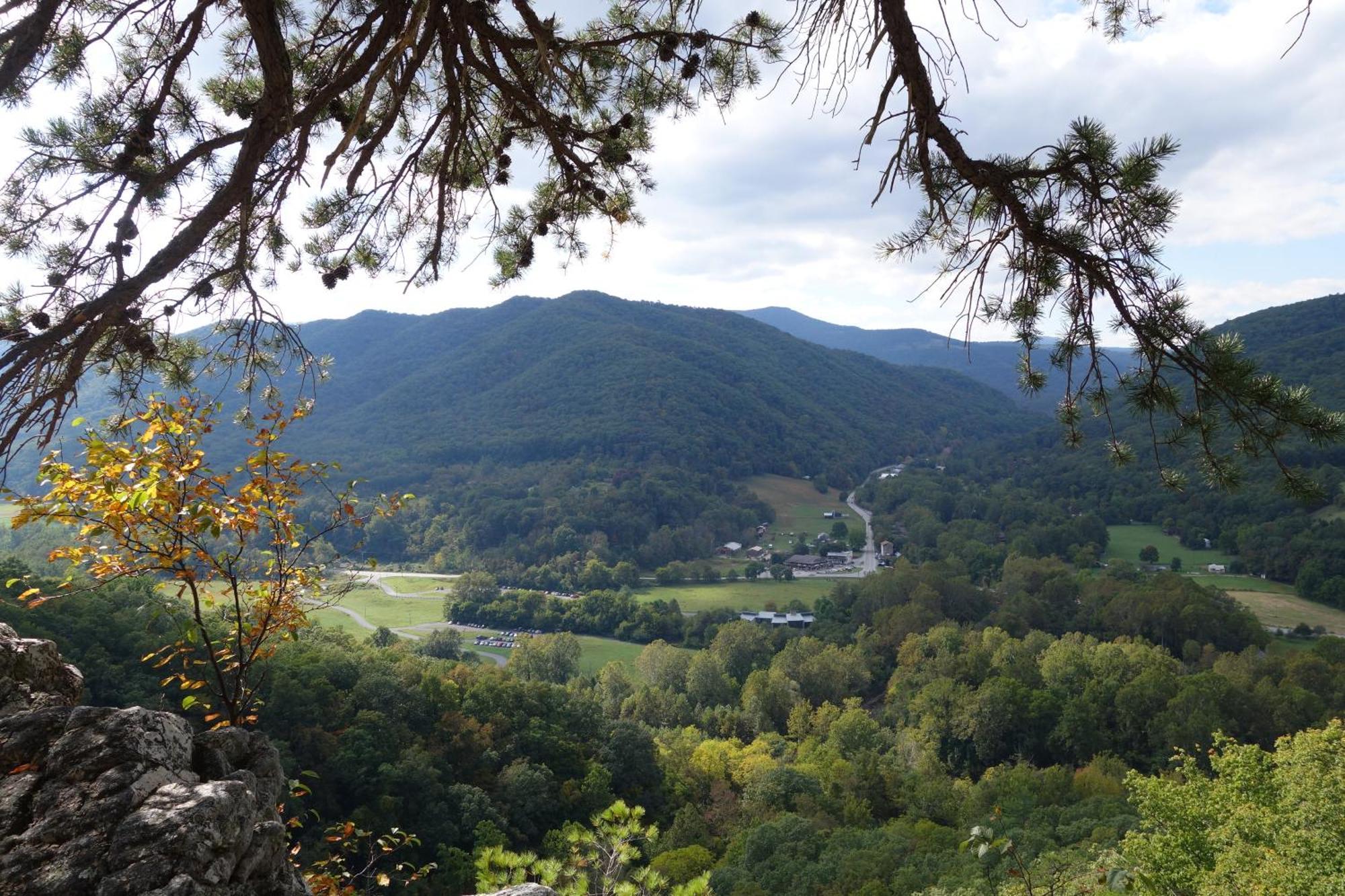 The Renovated Barn At Seneca Rocks Villa Exterior foto