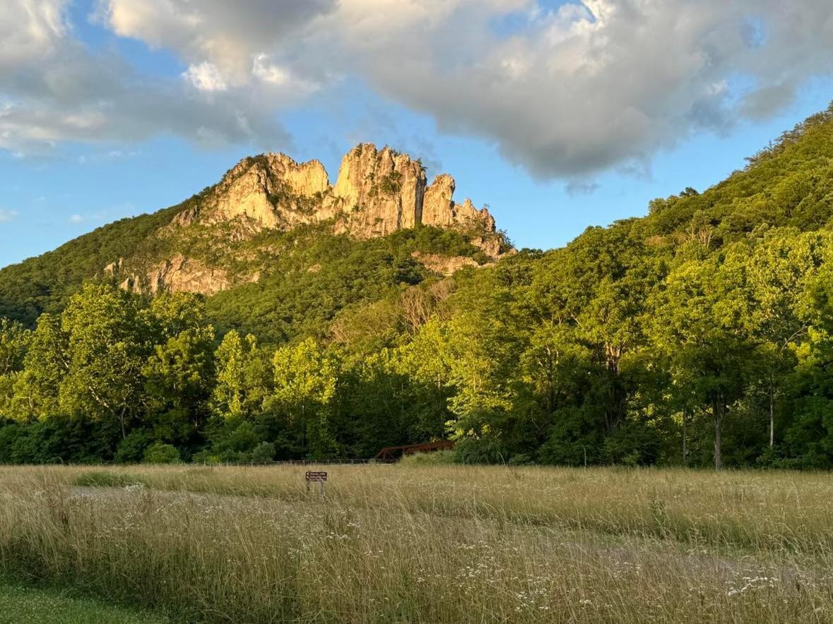 The Renovated Barn At Seneca Rocks Villa Exterior foto